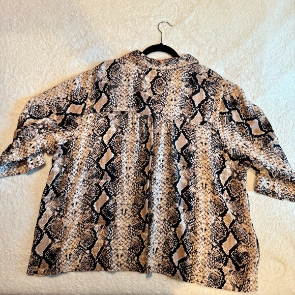 Fashion Nova Chic Snake Print Top - Picture 3 of 9